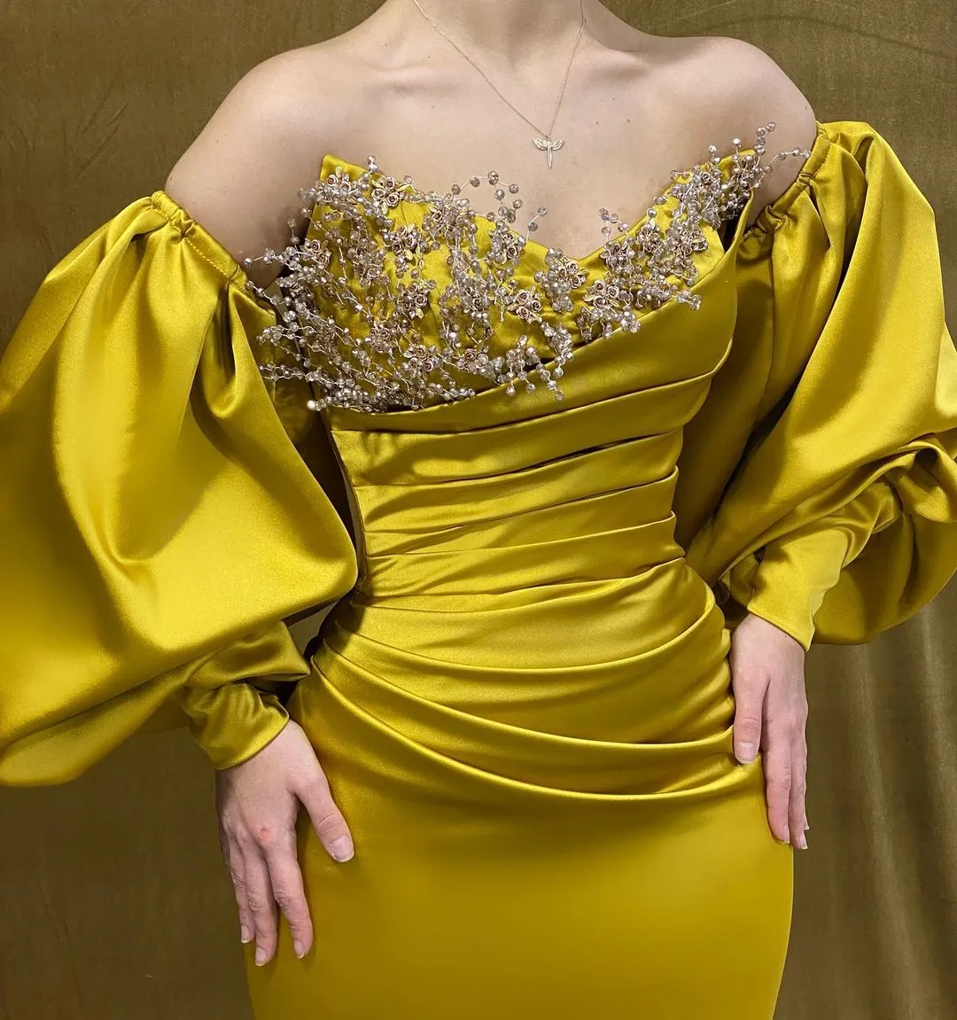 Charming Long Sweetheart Rhinestone Satin Mermaid Prom Dress With Long Sleeves